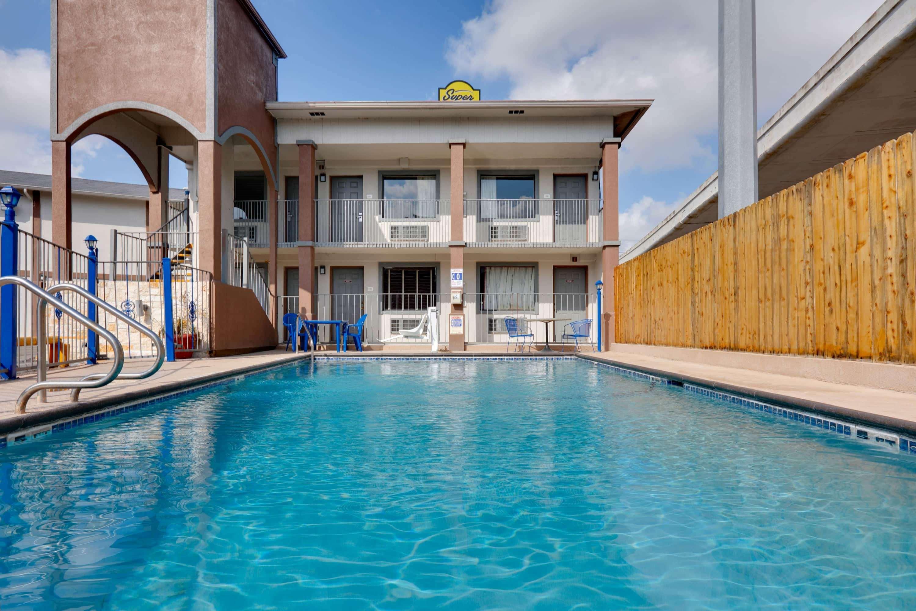 Super 8 By Wyndham San Antonio Pearl District Downtown Motel Eksteriør bilde