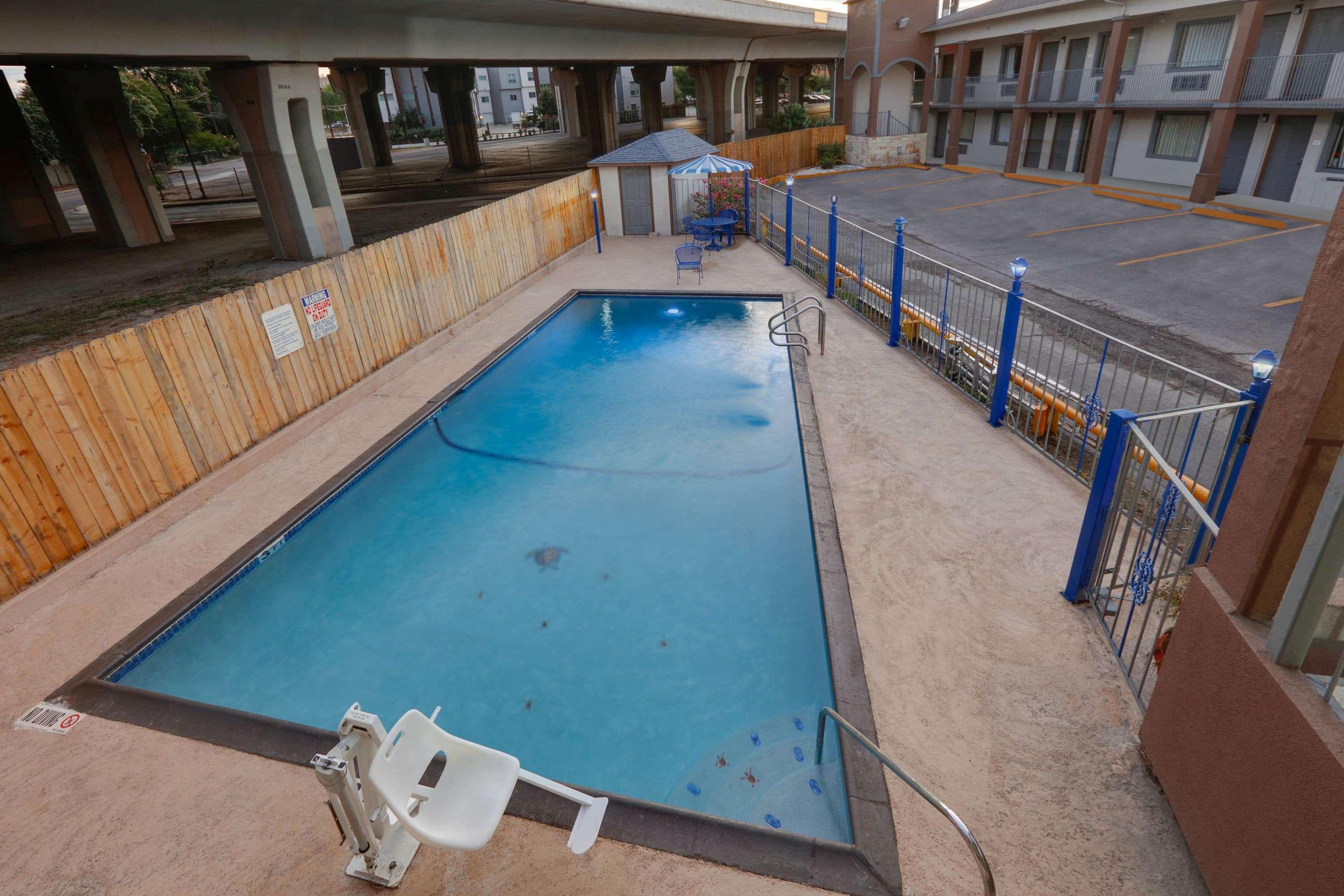 Super 8 By Wyndham San Antonio Pearl District Downtown Motel Eksteriør bilde