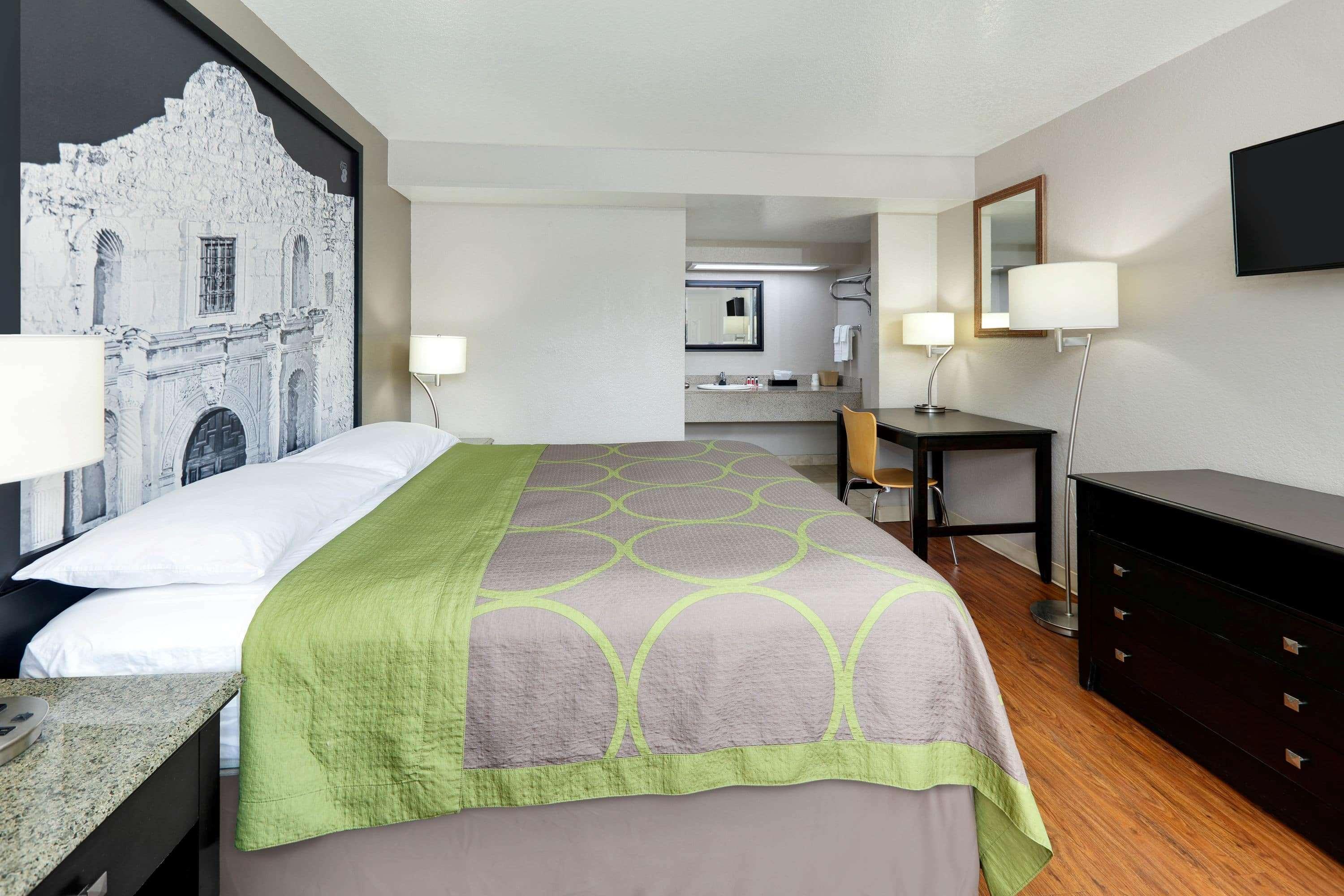 Super 8 By Wyndham San Antonio Pearl District Downtown Motel Eksteriør bilde