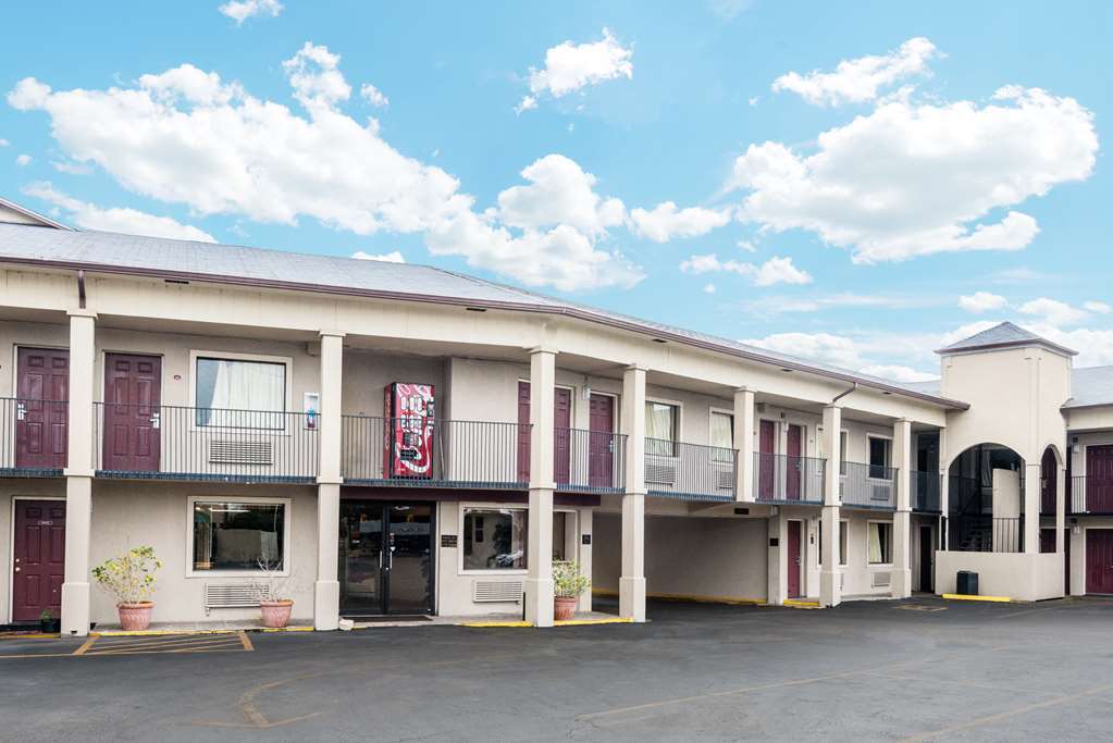 Super 8 By Wyndham San Antonio Pearl District Downtown Motel Eksteriør bilde