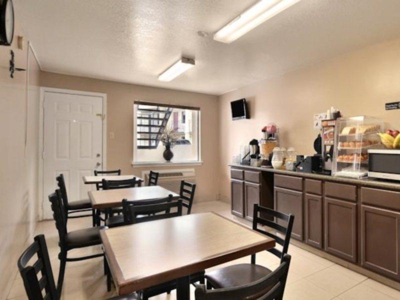 Super 8 By Wyndham San Antonio Pearl District Downtown Motel Eksteriør bilde