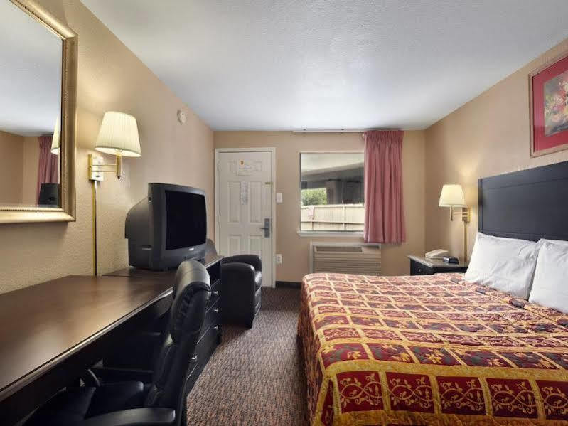 Super 8 By Wyndham San Antonio Pearl District Downtown Motel Eksteriør bilde